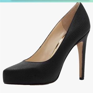 Jessica Simpson pump shoes
Heel Height: 4.5 inches
Size :6.5